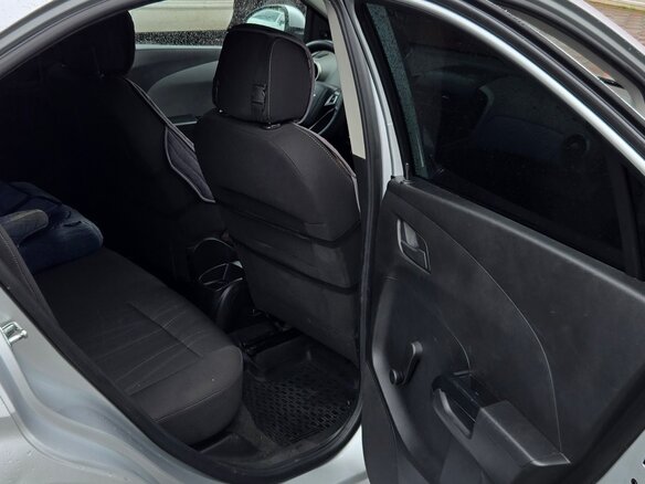 2013 Chevrolet Aveo II, серебристый, 680000 рублей - вид 12