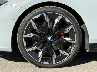 2025 BMW 5 серии 520d xDrive VIII (G60/G61/G68), серый, 9270000 рублей, вид 2