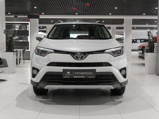 2017 Toyota RAV4 IV (XA40) Рестайлинг, белый, 2420000 рублей, вид 3