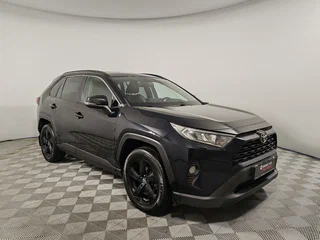 2020 Toyota RAV4 V (XA50), чёрный, 2699000 рублей, вид 3