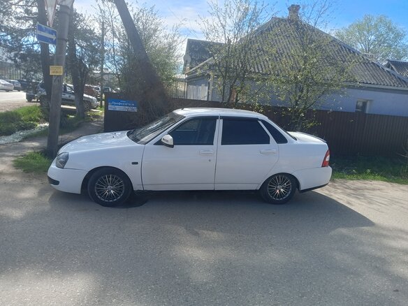 2009 Lada (ВАЗ) Priora I, белый, 390000 рублей - вид 4