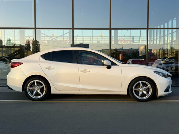2015 Mazda 3 III (BM), белый, 1050000 рублей - вид 3