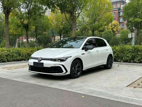2023 Volkswagen Golf VIII, белый, 2150000 рублей, вид 2