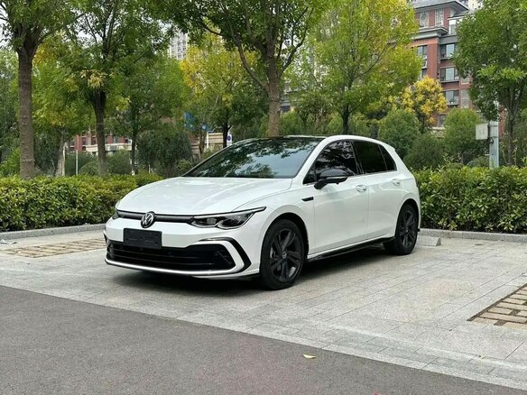 2023 Volkswagen Golf VIII, белый, 2099000 рублей - вид 1