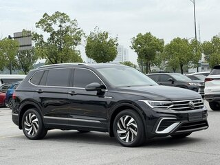 2023 Volkswagen Tiguan Allspace II Рестайлинг, чёрный, 2453000 рублей, вид 2