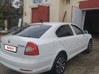 2013 Skoda Octavia II (A5) Рестайлинг, белый, 590000 рублей, вид 4