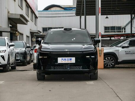2026 Toyota bZ3X 67.9 kWh, чёрный, 2630000 рублей, вид 5
