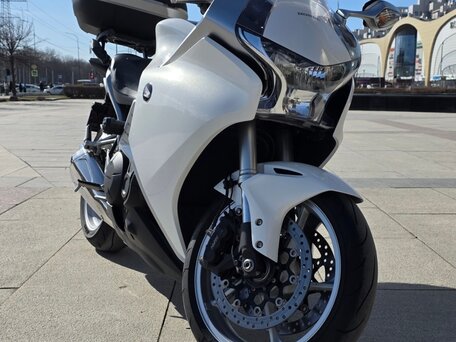 2011 Honda VFR 1200, белый, 750000 рублей, вид 2