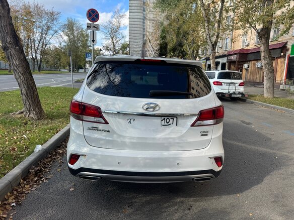 2017 Hyundai Santa Fe Grand III Рестайлинг, белый, 2250000 рублей - вид 2