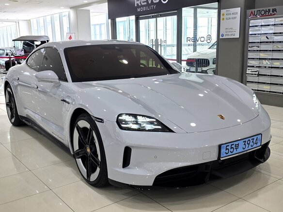 2026 Porsche Taycan 4 I Рестайлинг, серый - вид 3