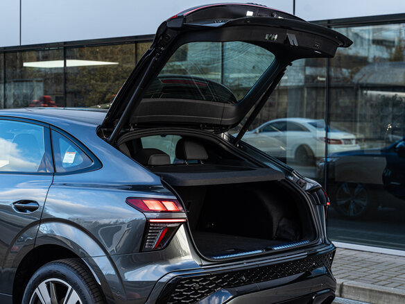 2026 Audi Q3 Sportback TFSI III (FJ), серый, 7499000 рублей - вид 7