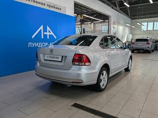 2015 Volkswagen Polo V Рестайлинг, серебристый, 790000 рублей, вид 5