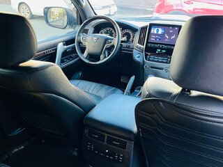 2020 Toyota Land Cruiser 200 Series Рестайлинг 2, белый, 9800000 рублей, вид 5