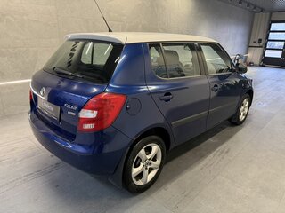 2011 Skoda Fabia II Рестайлинг, синий, 629000 рублей, вид 4