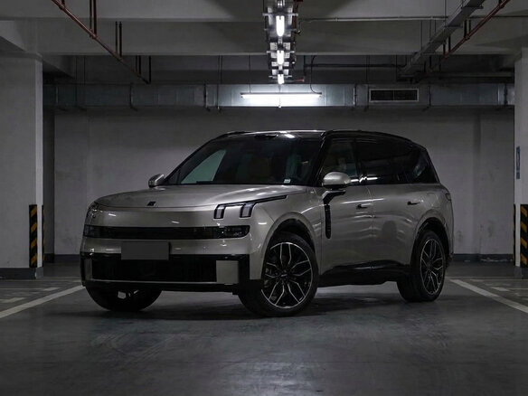 2026 Lynk & Co 900, серебристый, 7300000 рублей