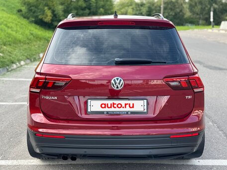 2017 Volkswagen Tiguan II, красный, 2035000 рублей, вид 5
