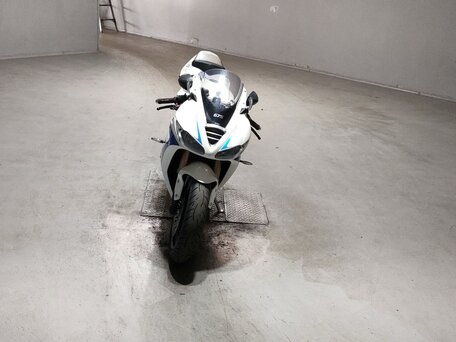 2010 Triumph Daytona 675, белый, 477000 рублей, вид 4