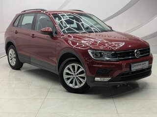 2017 Volkswagen Tiguan II, красный, 2049000 рублей, вид 3
