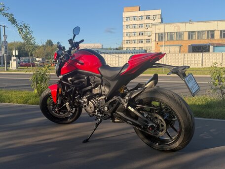2021 Ducati Monster 937, красный, 1300000 рублей, вид 2