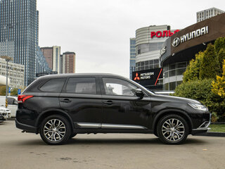 2016 Mitsubishi Outlander III Рестайлинг 2, чёрный, 2193000 рублей, вид 3