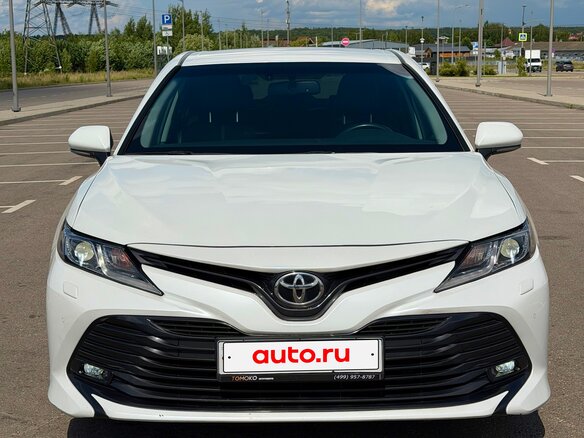 2018 Toyota Camry VIII (XV70), белый - вид 4