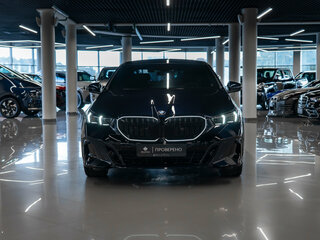 2024 BMW 5 серии 530i xDrive VIII (G60/G61/G68), синий, 8600000 рублей, вид 3