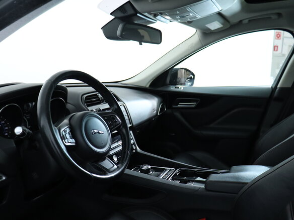 2016 Jaguar F-Pace I, чёрный, 2360000 рублей - вид 16
