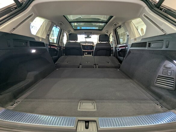 2026 Volkswagen Touareg III Рестайлинг, серый, 12490000 рублей - вид 36