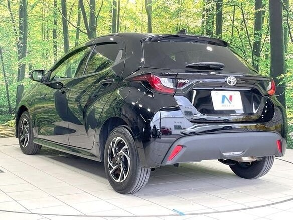 2023 Toyota Yaris IV, чёрный, 940300 рублей - вид 7
