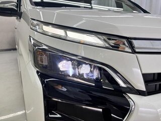 2022 Toyota Voxy IV (R90), белый, 2700666 рублей, вид 4