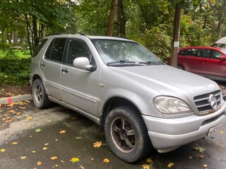 1998 Mercedes-Benz M-Класс 320 I (W163), серебристый, 349300 рублей, вид 1