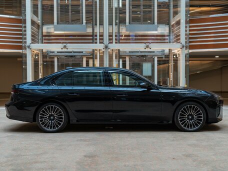 2025 BMW 7 серии 740d xDrive VII (G70), чёрный, 17290000 рублей, вид 5