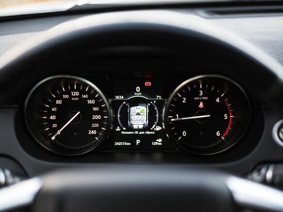 2016 Land Rover Discovery Sport I, серебристый, 1770000 рублей - вид 4