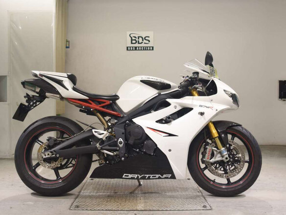 2013 Triumph Daytona 675, белый, 445000 рублей - вид 2