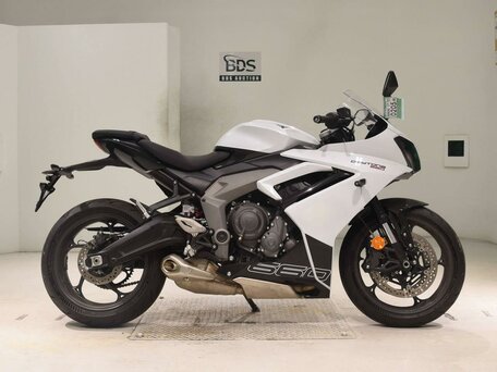 2024 Triumph Daytona 660, белый, 899000 рублей, вид 2