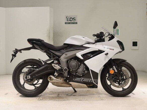 2024 Triumph Daytona 660, белый, 899000 рублей - вид 1