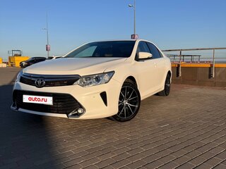 2017 Toyota Camry VII (XV50) Рестайлинг, белый, 1799000 рублей, вид 1