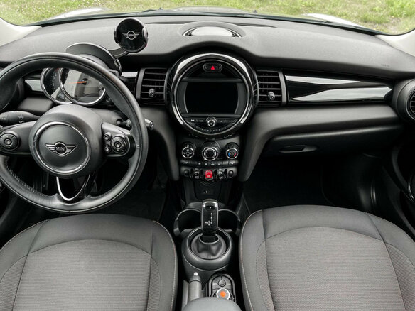 2020 Mini Hatch Cooper III (F55/F56) Рестайлинг, серебристый - вид 11
