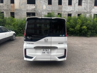 2017 Honda Stepwgn Spada V, белый, 1850000 рублей, вид 4