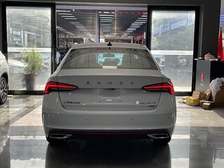2023 Skoda Octavia IV (A8), белый, 1680000 рублей, вид 5