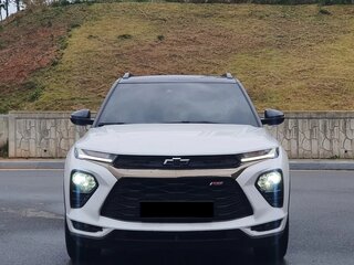 2022 Chevrolet TrailBlazer III, чёрный, 2300000 рублей, вид 3