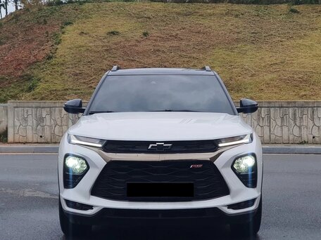 2022 Chevrolet TrailBlazer III, чёрный, 2300000 рублей, вид 3
