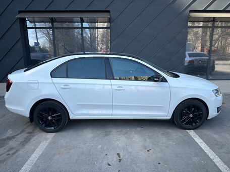 2018 Skoda Rapid I Рестайлинг, белый, 1620000 рублей, вид 4