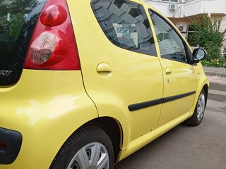 2008 Peugeot 107 I, жёлтый, 299999 рублей, вид 5