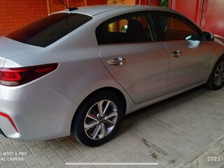 2020 Kia Rio IV, серебристый, 1700000 рублей, вид 4