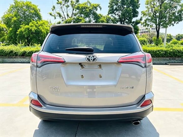 2019 Toyota RAV4 IV (XA40) Рестайлинг, серебристый - вид 4