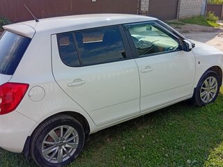 2013 Skoda Fabia II Рестайлинг, белый, 680000 рублей, вид 3
