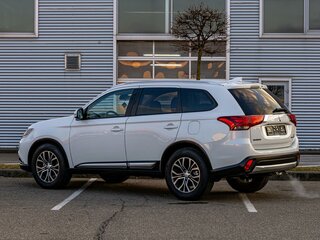 2018 Mitsubishi Outlander III Рестайлинг 2, белый, 1495000 рублей, вид 4