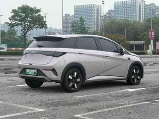2025 BYD Dolphin 45.12 kWh I Рестайлинг, белый, 1649999 рублей, вид 4