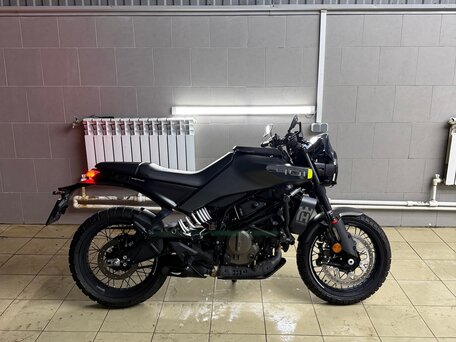 2024 Husqvarna Svartpilen 401, чёрный, 595000 рублей, вид 2